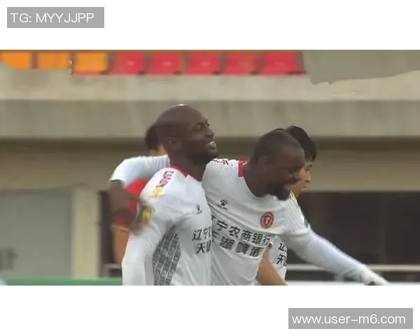 铁人队长邦本宜裕与妻子共庆中甲奖牌荣誉感恩贤内助的支持与陪伴